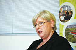 Doreen Ann Hardy　ドリーン・ハーディーさん  Director of Studies GEOS Auckland Language Centre